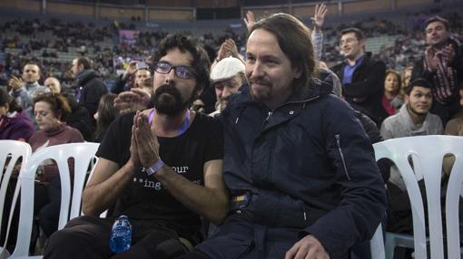 Un militante sevillano de Podemos intenta boicotear Vistalegre… y acaba en primera fila junto a Iglesias