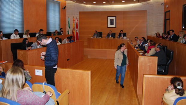 El Pleno del Ayuntamiento nazareno, a favor de convertir en tasa la tarifa del agua